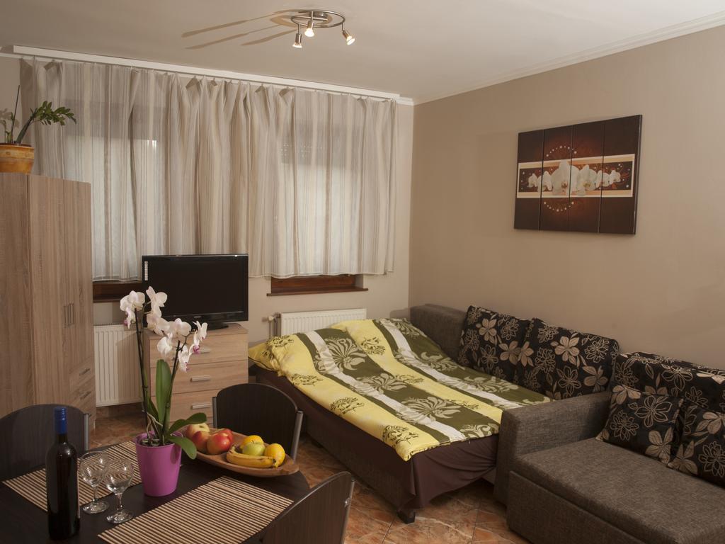 Flora Apartman غيولا المظهر الخارجي الصورة